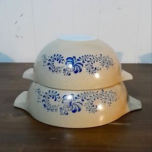 Set of 2 vintage Pyrex Homestead speckled beige with blue floral pattern 443,444